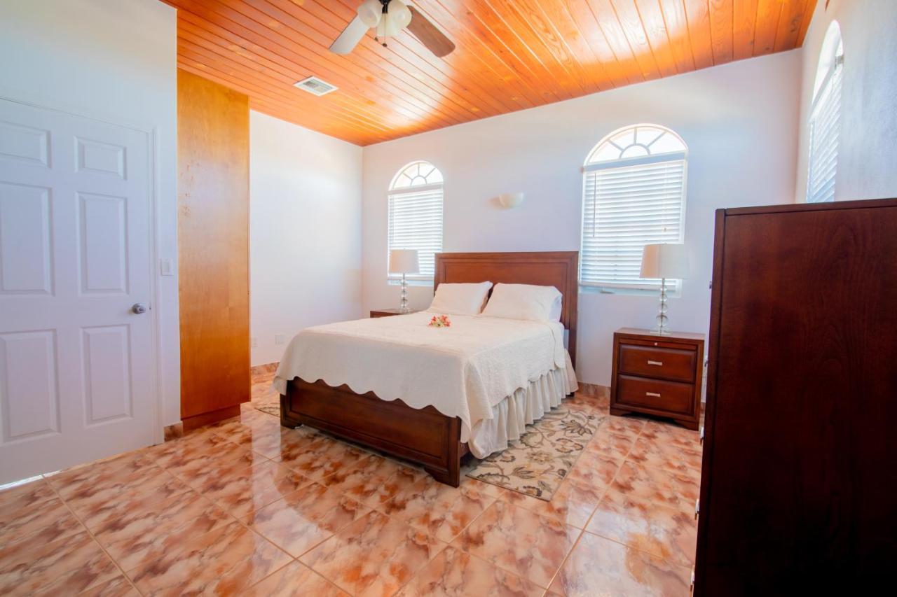 Golden Pelican Villa- 5 Bdr Beachfront Home In North Caicos, Turks & Caicos Whitby Exterior foto