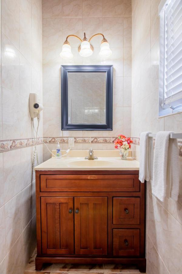 Golden Pelican Villa- 5 Bdr Beachfront Home In North Caicos, Turks & Caicos Whitby Exterior foto