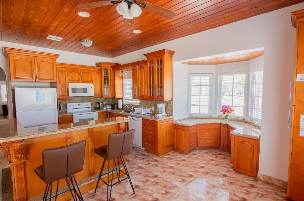Golden Pelican Villa- 5 Bdr Beachfront Home In North Caicos, Turks & Caicos Whitby Exterior foto